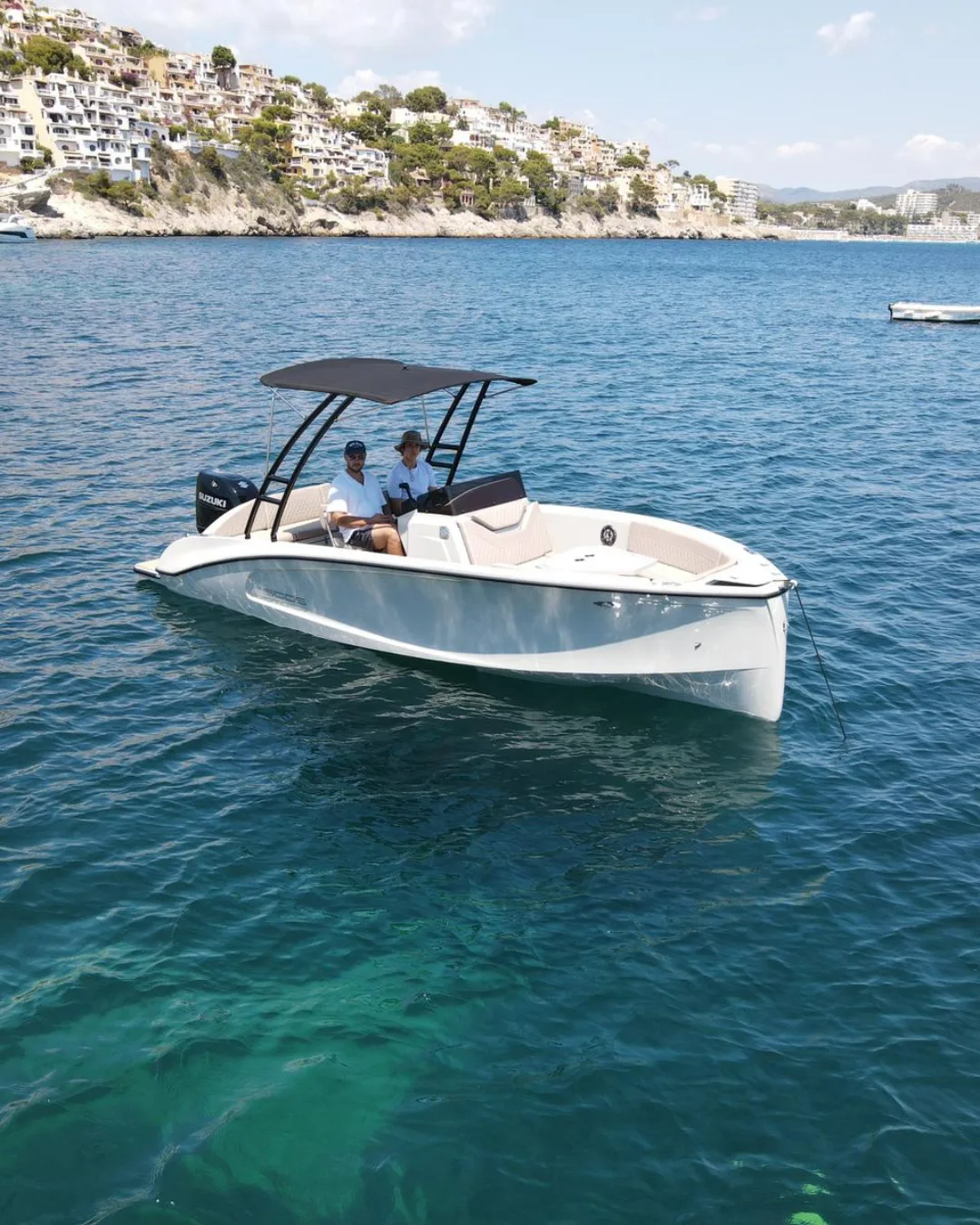 Promotor 600 Open at anchor near the coast