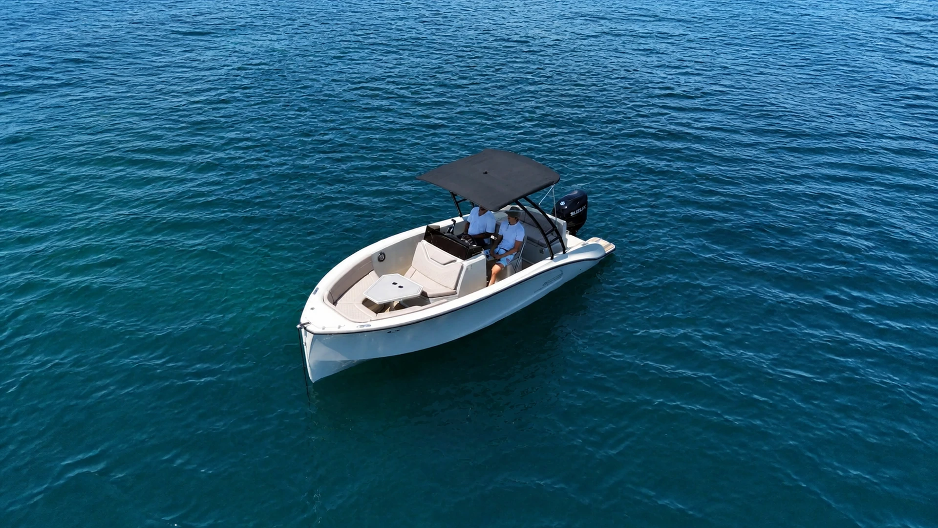 Promotor 600 Open cruising on clear water