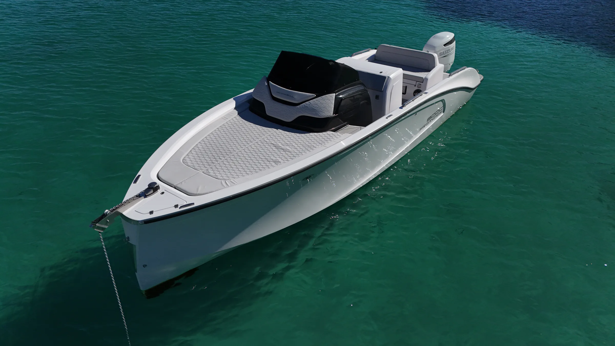 Promotor 800C cruising on open water
